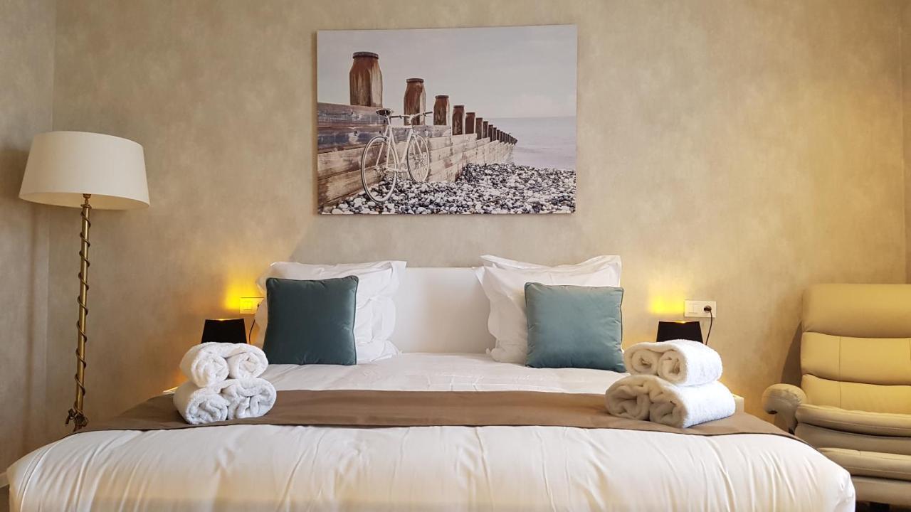 Hotel Acropolis " Op Het Sportiefste Park Van De Kust " Middelkerke Exteriör bild